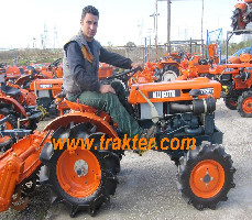 KUBOTA B7000