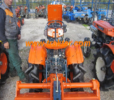 KUBOTA B7000