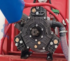 ANBAUSPRITZE AGRON 700L HÄNGEND MIT TURBINE Base Pump DELTA 75 Udor Italia